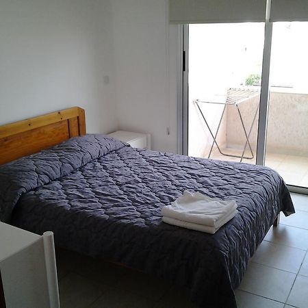 Artemis Karas Holidays Apartment Paralimni Ruang foto