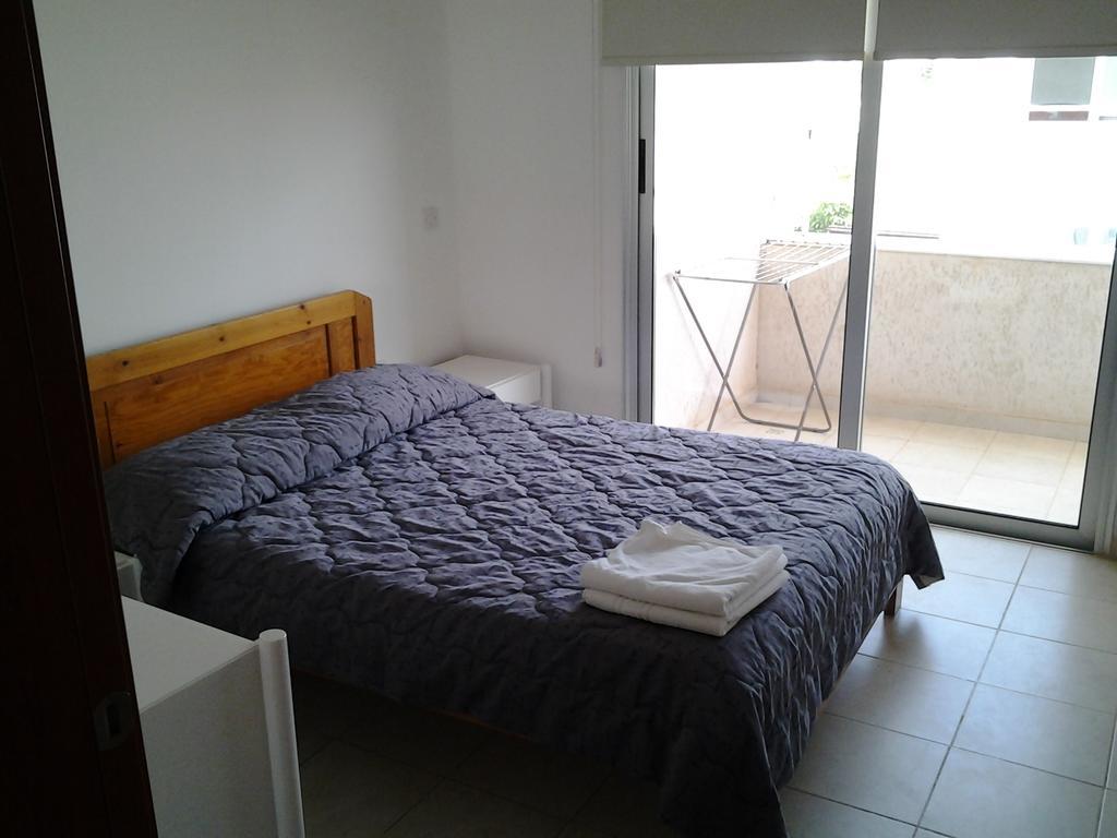 Artemis Karas Holidays Apartment Paralimni Ruang foto