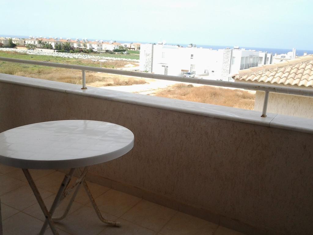 Artemis Karas Holidays Apartment Paralimni Ruang foto