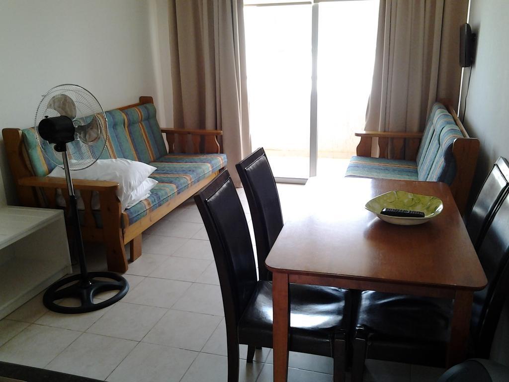 Artemis Karas Holidays Apartment Paralimni Ruang foto