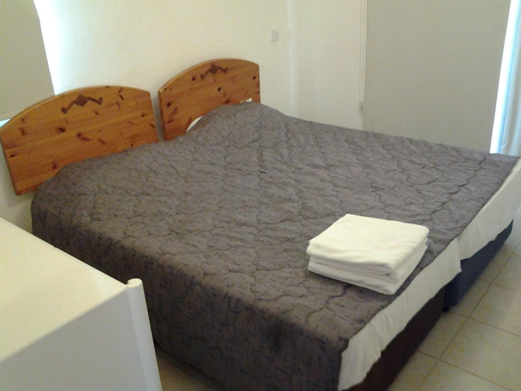 Artemis Karas Holidays Apartment Paralimni Ruang foto