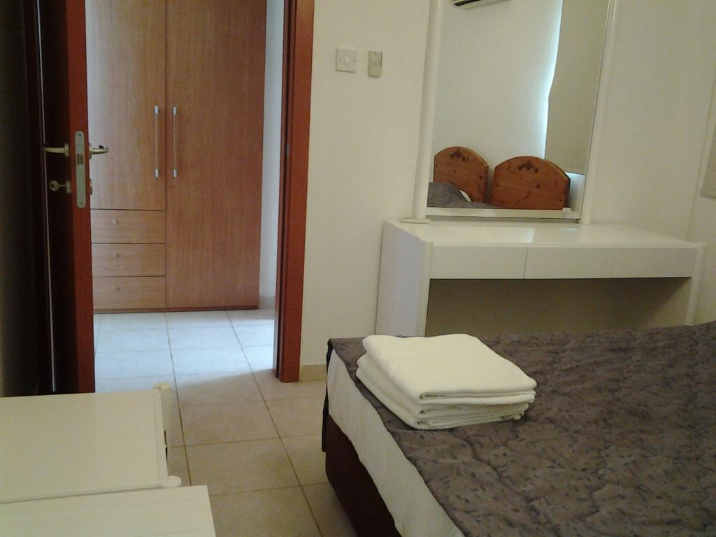 Artemis Karas Holidays Apartment Paralimni Ruang foto