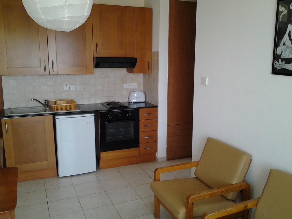 Artemis Karas Holidays Apartment Paralimni Ruang foto