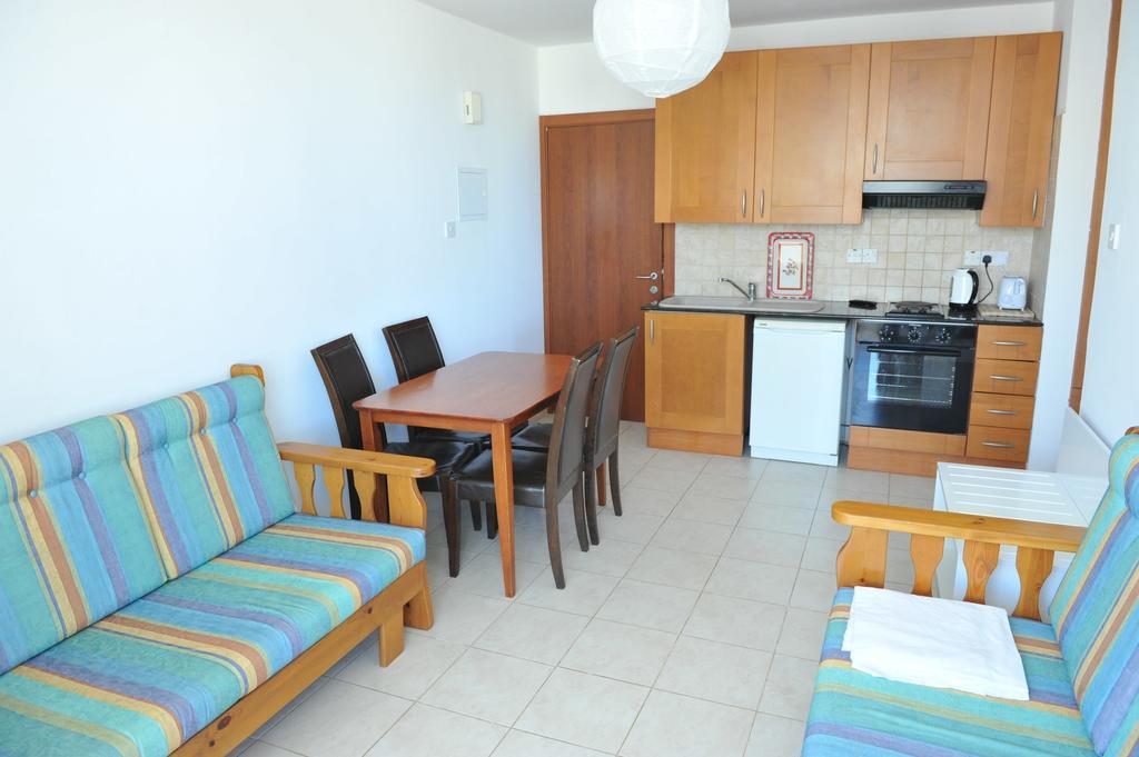 Artemis Karas Holidays Apartment Paralimni Bagian luar foto